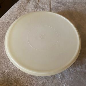 Vintage 12” round Tupperware with lid, good condition